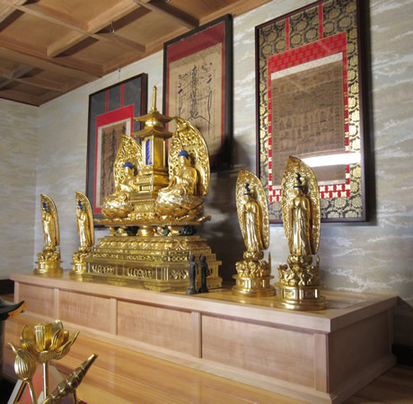 本堂内仏床･壁修復