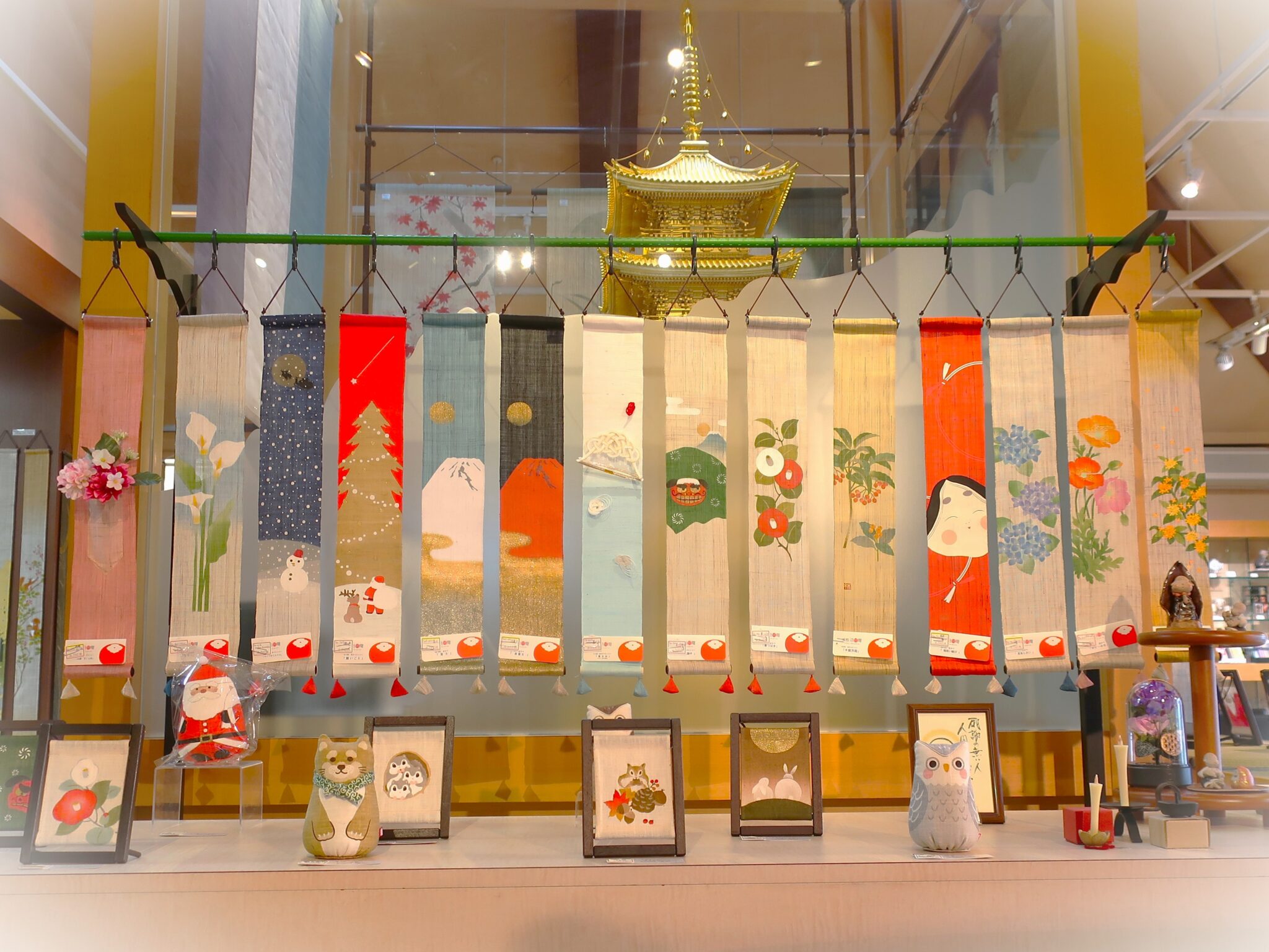 秋の染物タペストリー展 開催中