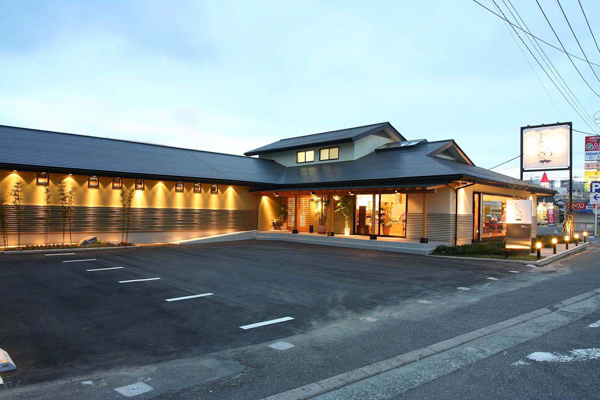 外観・駐車場の様子