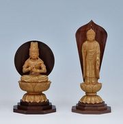 ウォールナットを台座に用いた仏像